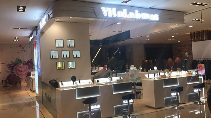 維科生醫(yī)護(hù)膚品 展柜裝飾(圖1) 維科生醫(yī)護(hù)膚品 展柜裝飾(圖1)